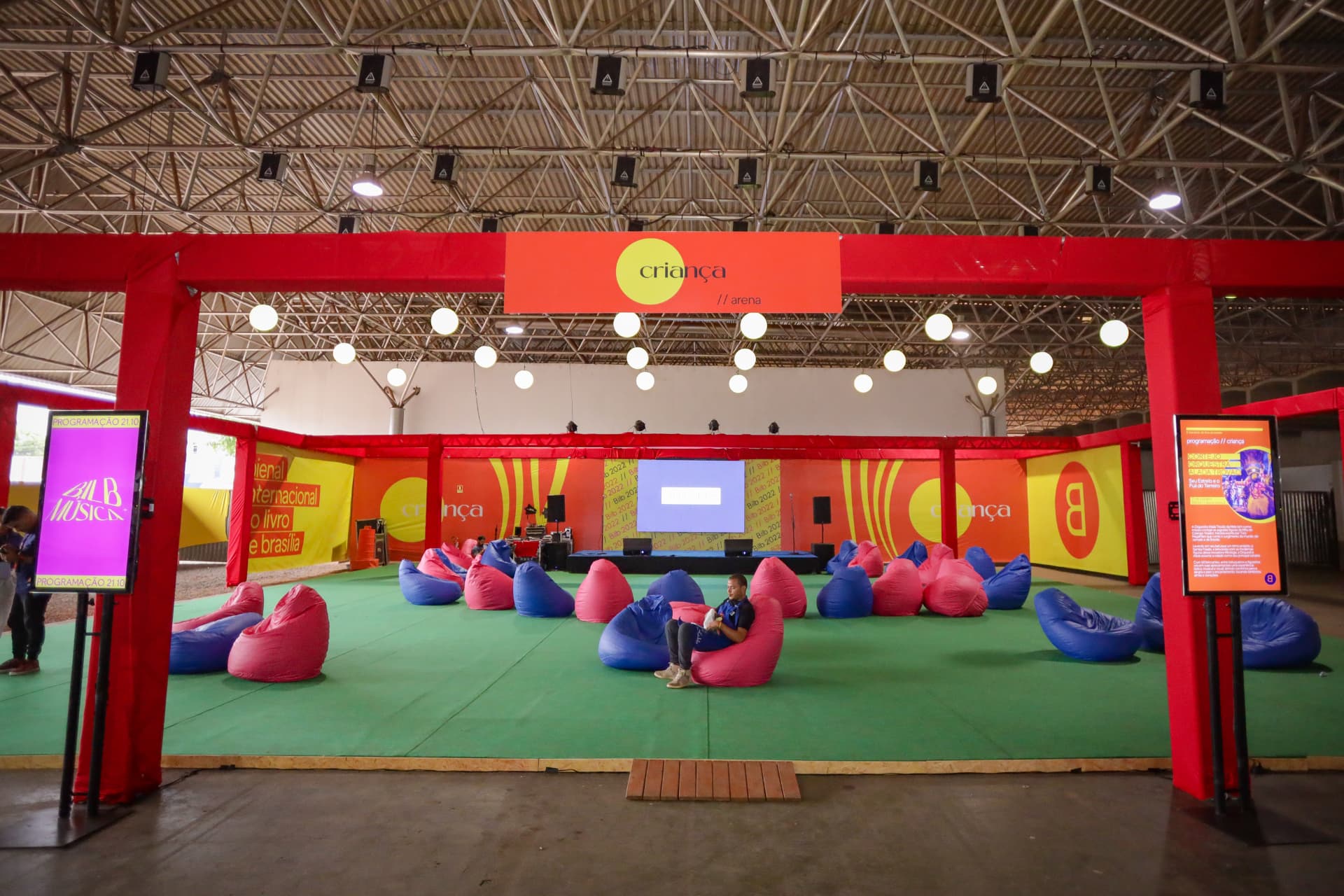 Arena Criança da BILB com almofadas coloridas